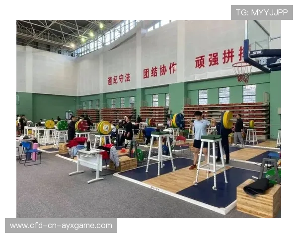 举重训练营与高校共建科研平台提升教练能力，举重培训班